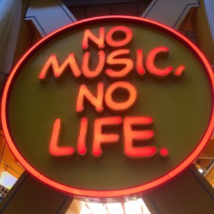 no music no life , photo credit: keatl